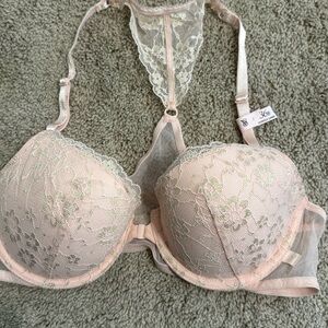 BNWT Victoria Secret 36B Demi Bra
